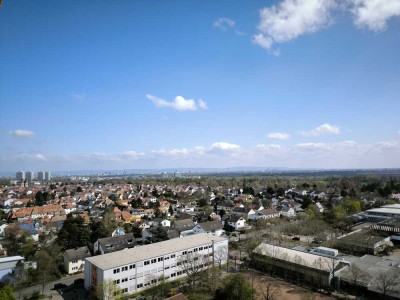 Großzügige 2 ZKB Wohnung mit Balkon und schönem Ausblick!