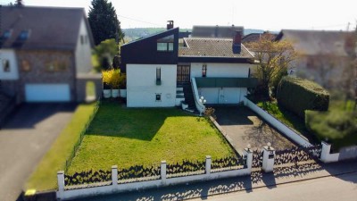 Repräsentatives Einfamilienhaus mit Garten und Garage in sehr begehrter Lage von Püttlingen - Köller