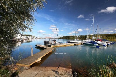 HOCHWERTIGE FERIENWOHNUNG MIT TERRASSE & SEEZUGANG!