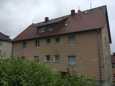 Teilrenovierte 2,5-Zimmer-Wohnung