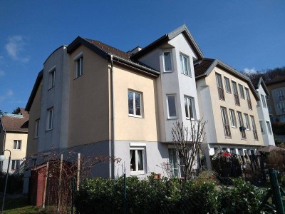 Ansprechende 97m², 4 Zimmerwohnung mit Wohlfühlcharakter, Stellplatz und großem Keller