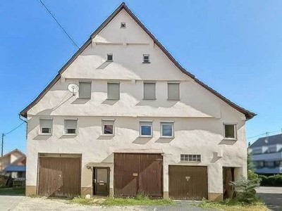 Schönes Einfamilienhaus mit großzügigem Grundstück in Neuffen - Perfekt für Handwerker mit Visionen
