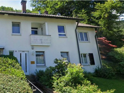 Familienidylle mit Weitblick: Zuhause am Waldrand von Freiburg mit Pool und Doppelgarage