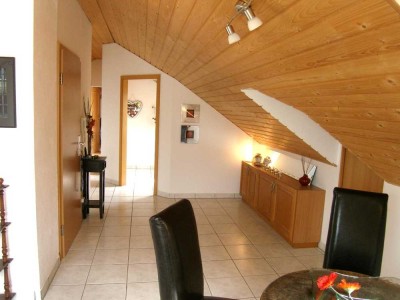 Attraktive DG-Wohnung mit viel Staufläche