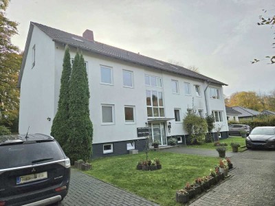 Attraktives Mehrfamilienhaus mit 5 Wohneinheiten- Drei Garagen und PKW-Stellplätzen