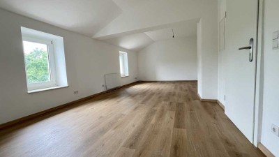 SCHÖNE RENOVIERUNG: Tolles Apartment am Landschaftsschutzgebiet, ruhige gut erreichbare Lage