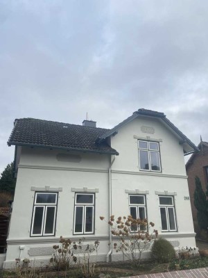 freistehendes Einfamilienhaus zu vermieten.