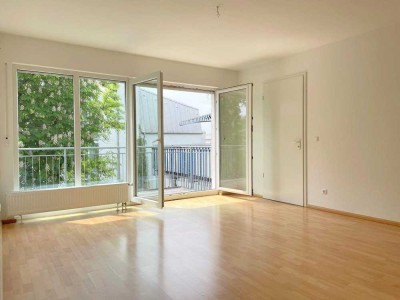 Lichtdurchflutete 2-Zimmer-Wohnung mit Balkon, Einbauküche und Stellplatz in Frankfurt-Niederrad