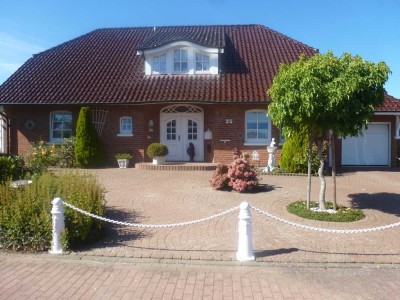"SAHNESTÜCK"! Apartes Zweifamilienhaus in ruhiger Lage in Burg