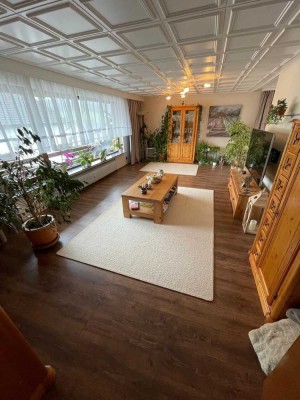 Attraktive 3-Zimmer Wohnung mit EBK und Terrasse in Unterrot