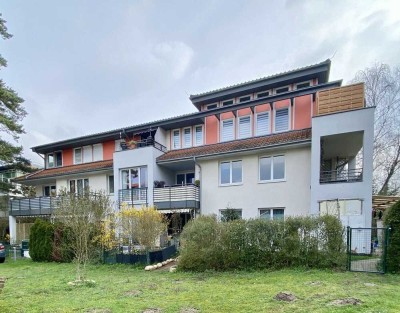 Helle Dachgeschosswohnung mit großen Fensterflächen und tollem Balkon