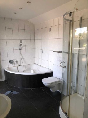Wohnung / Haus mit 4 Zimmern über 2 Etagen