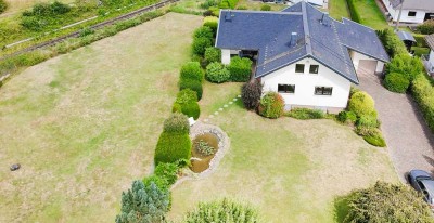 Grundsolides Einfamilienhaus mit viel Potential auf technisch aktuellem Stand zu verkaufen.
