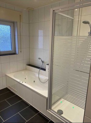 Helle 3 Zimmer Wohnung...Tageslichtbad...Sonnenbalkon...ruhige Lage