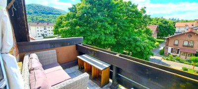 2,5-Zimmer-DG-Wohnung mit Einbauküche, Balkon, Stellplatz