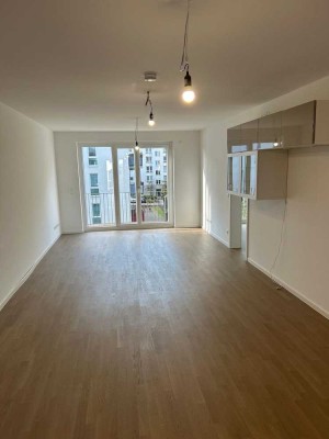 Schöne & neuwertige 4 Zimmer 100 m² Wohnung Pankow/Heinersdorf Berlin