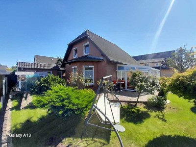 Modernes Wohnen in bester Lage: Gepflegtes Haus mit Sommergarten und Garage