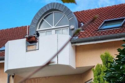 Stilvolle, gepflegte 2-Zimmer-DG-Wohnung mit Einbauküche in Oftersheim