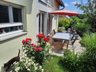 Großzügiges Einfamilienhaus mit Einliegerwohnung in bester Uhinger Lage