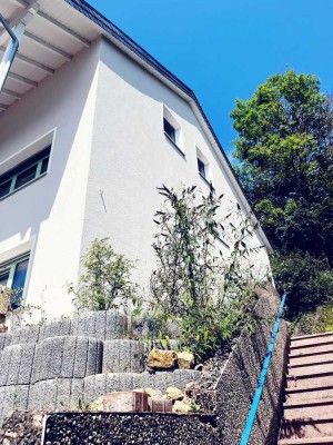 Umfänglich saniertes Ein-Zweifamilienhaus mit traumhaften Fernblick in Beckingen- Saarfels