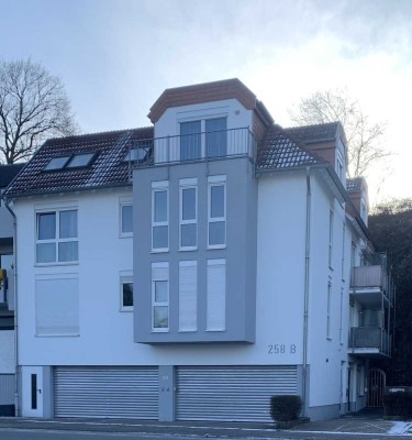 Stilvolle 2-Zimmer-Dachgeschosswohnung mit Balkon, EBK und Garage in Saarbrücken