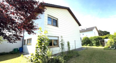 *Kapitalanleger aufgepasst*
Gut vermietetes, renoviertes Zweifamilienhaus in zentraler Lage