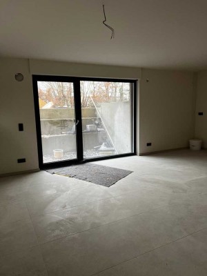 Gehobene KfW 40 2-Zimmer UG.-Wohnung mit Terrasse