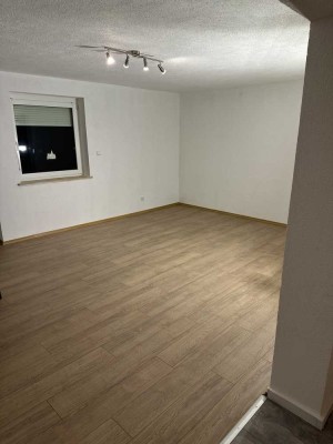 Erstbezug nach Sanierung mit Balkon: freundliche 3-Zimmer-Wohnung in Ettringen