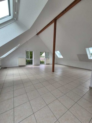 Erstbezug nach Renovierung: 4,5-Zi.-DG-Wohnung in Reichshof