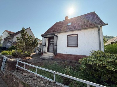 Einfamilienhaus + 7 Garagen in Annweiler - Sanierungsbedürftig