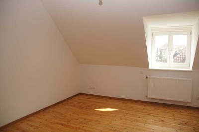 Attraktive und vollständig renovierte 3-Raum-Maisonette-Wohnung in Ladenburg