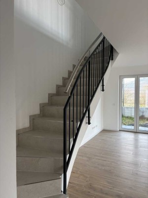 Erstbezug: Helles Reihenendhaus mit Garten & Terrasse – 4 Zimmer – Neubau