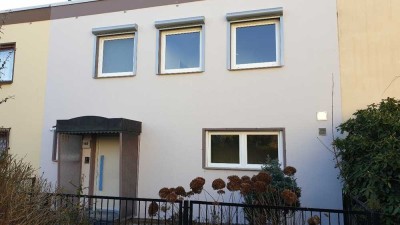 Komfortables Familienleben in Frankfurt Niederursel – RMH mit Garten, EBK & idealer Anbindung