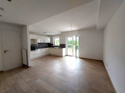 Stilvolle, neuwertige 2-Zimmer-EG-Wohnung mit Garten und Einbauküche