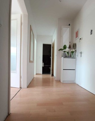Helle 2-Raum-Wohnung mit Balkon in Düsseldorf. Ideal für Eigennutzer. Gesuchte ruhige Lage.