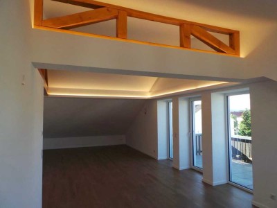 Moderne Dachgeschosswohnung mit gehobener Ausstattung, Einbauküche & Balkon
