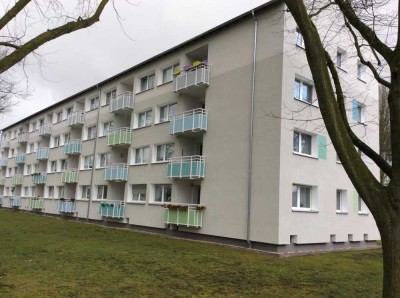 **Familien aufgepasst!... Schöne und bezugsfertige 4-Zimmer Wohnung mit Balkon**