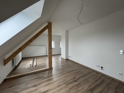 Moderne Dachgeschosswohnung frisch renoviert in Sosa zu vermieten