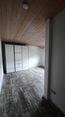 WG Zimmer15 m² - 1.0 Zi. in 127qm 3er WG Zwischenmiete