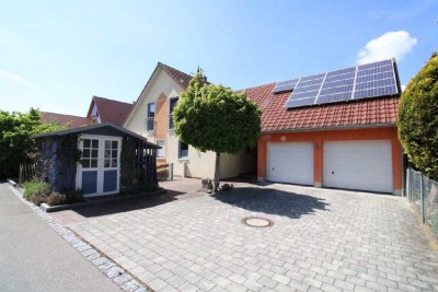 Einfamilienhaus mit wunderschön angelegtem Garten in ruhiger Lage
