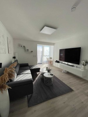 Geschmackvolle, vollständig renovierte 2-Zimmer-Souterrain-Wohnung mit Balkon und EBK in Tübingen