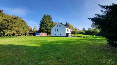 Großes Einfamilienhaus mit Park ähnlichem Grundstück