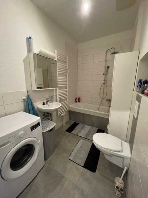 **Sanierte 2 Raum Wohnung direkt neben der THB und MHB**