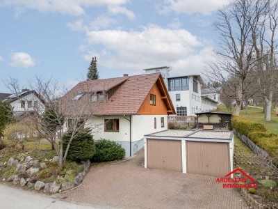 * Reserviert* Zwei Wohnungen unter einem Dach – Haus mit Garten und Doppelgarage