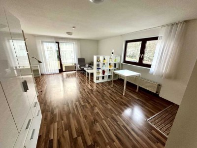 Ihr neues Zuhause: Geräumiges Einzimmerappartement mit Balkon und Außenstellplatz