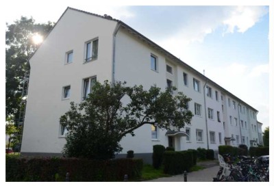 3-Zimmer Erdgeschoss-Wohnung mit Einbauküche in Köln-Niehl + Garten (private Nutzung) + Stellplatz