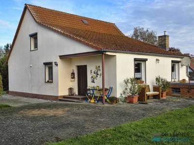 Dr. Lehner Immobilien NB -
Gepflegtes Bauernhaus zum ruhigen Landleben