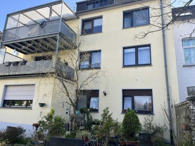 Schöne und einladende 4-Raum-Wohnung mit Balkon in Krefeld