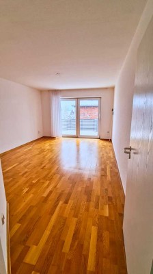 Helle und frisch renovierte 3-Zimmer-Wohnung mit Balkon und EBK in bevorzugter Lage von Bad Meinberg