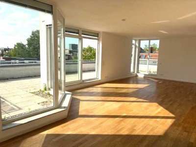 * TRAUM-PENTHOUSE NAHE NAHE SCHLOßSTRAßE: REPRÄSENTATIVER NEUBAU MIT SONNEN-TERRASSE & 2 BÄDERN! *